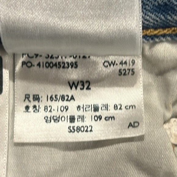 Levi’s premium 501 midrise denim distressed jean shorts size 32 NWT - Picture 9 of 9